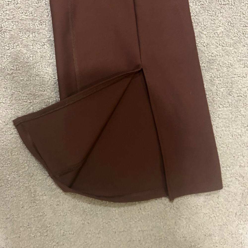 Abercrombie YPB Sculpt Lux Split Flare Legging - Picture 3 of 7